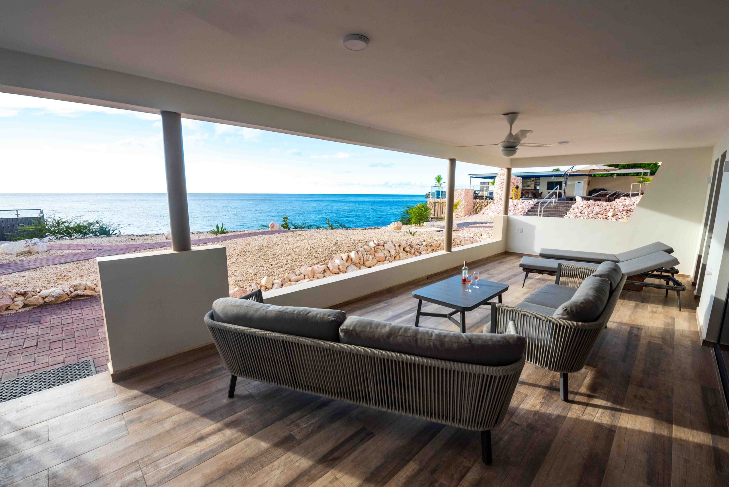 Junior Suite ocean-view terrace