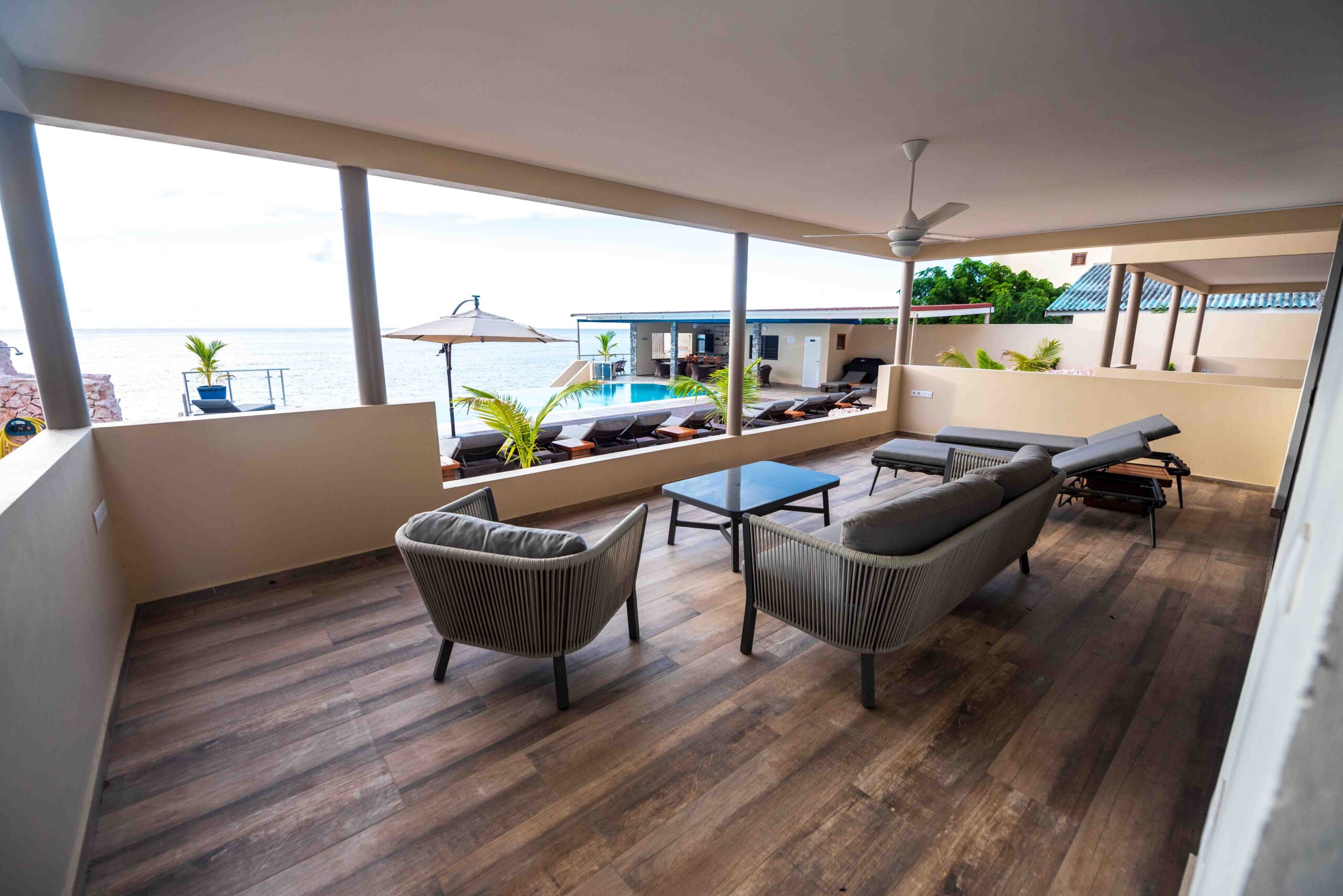 Junior Suite ocean-view terrace